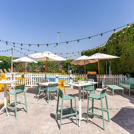 Готель Ibis Cadiz 2*
