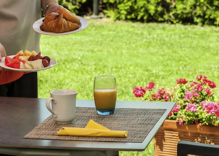 赫雷斯德拉弗龙特拉加的斯宜必思酒店 2*