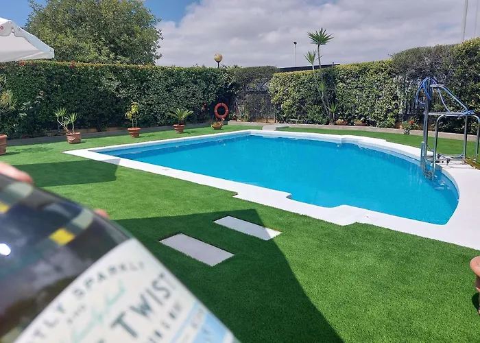 赫雷斯德拉弗龙特拉加的斯宜必思酒店 2*