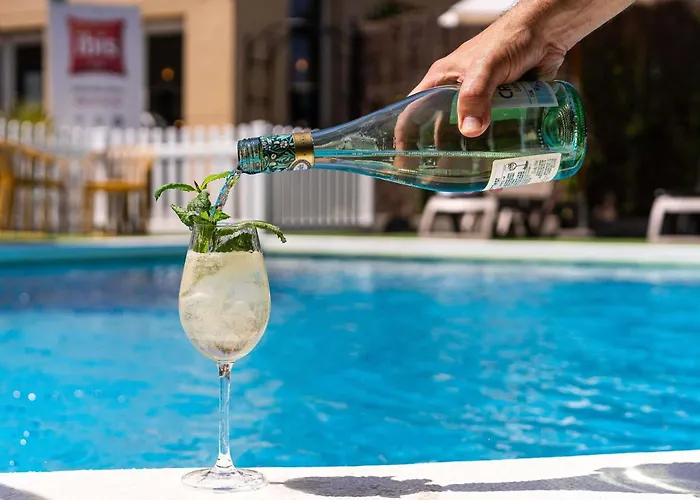 酒店 赫雷斯德拉弗龙特拉加的斯宜必思酒店 2*