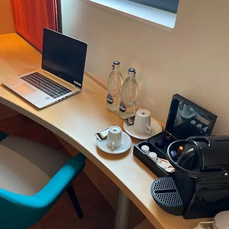 Ibis Cadiz 2*