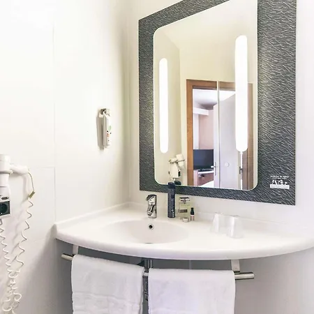 Ibis Cadiz 2*
